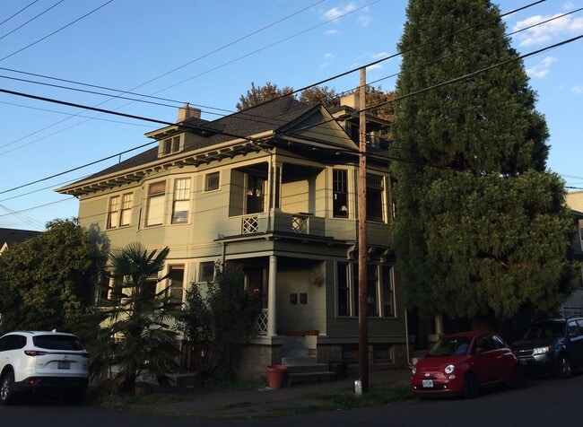 3001 SE Ankeny St in Portland, OR - Building Photo - Building Photo