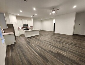 1606 Happy Vly St in Montgomery, TX - Building Photo - Building Photo