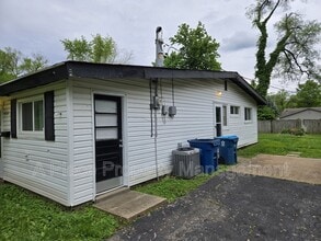 8322 Woodhurst Dr in Berkeley, MO - Building Photo - Building Photo