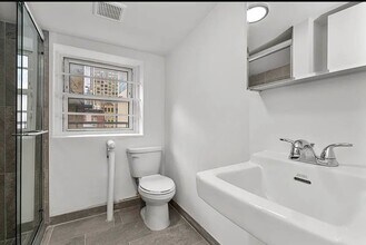 369 W 36th St.-Unit -4A in New York, NY - Building Photo - Building Photo