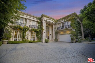9742 Wendover Dr in Beverly Hills, CA - Building Photo - Building Photo