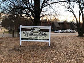 Willow Lake Townhomes in Fort Smith, AR - Building Photo - Other