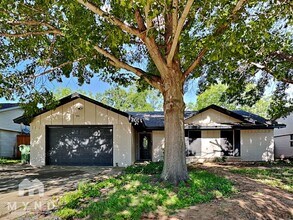 901 Stonybrook Dr in Lewisville, TX - Building Photo - Building Photo