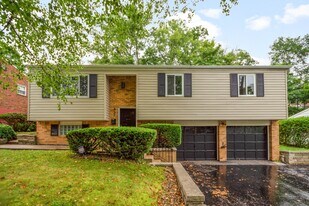 337 Shenandoah Dr in Pittsburgh, PA - Building Photo