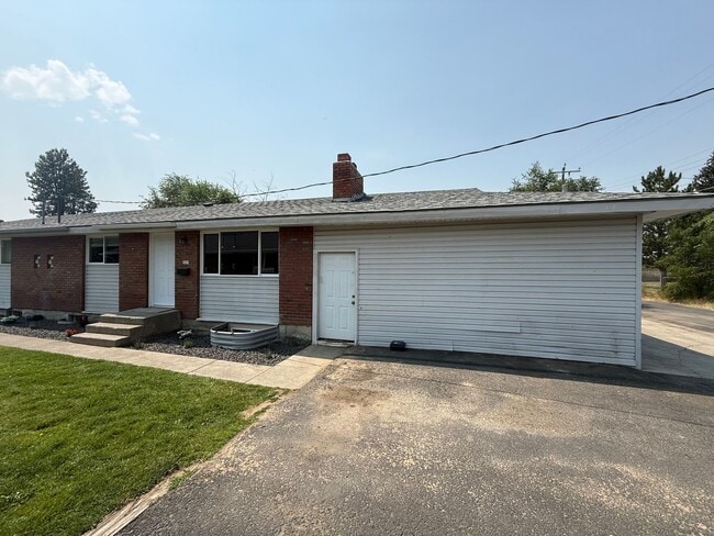 property at 323 E Wabash Ave