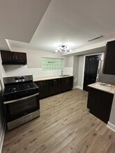 1056 W 81st St, Unit 1 in Chicago, IL - Building Photo - Building Photo