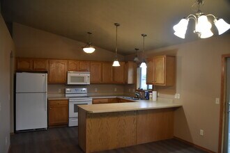 8102 S Hughes Ave, Unit 1 in Sioux Falls, SD - Building Photo - Building Photo