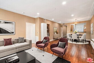 117 S Clark Dr in West Hollywood, CA - Building Photo - Building Photo