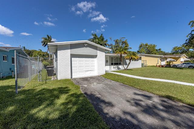 475 NE 142nd St in North Miami, FL - Foto de edificio - Building Photo