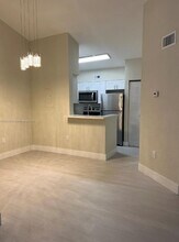 2811 N Oakland Forest Dr, Unit 102 in Oakland Park, FL - Building Photo - Building Photo