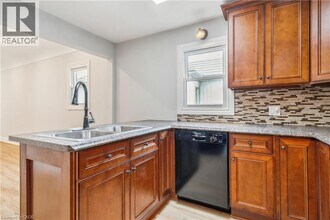 93 E 31st St in Hamilton, ON - Building Photo - Building Photo