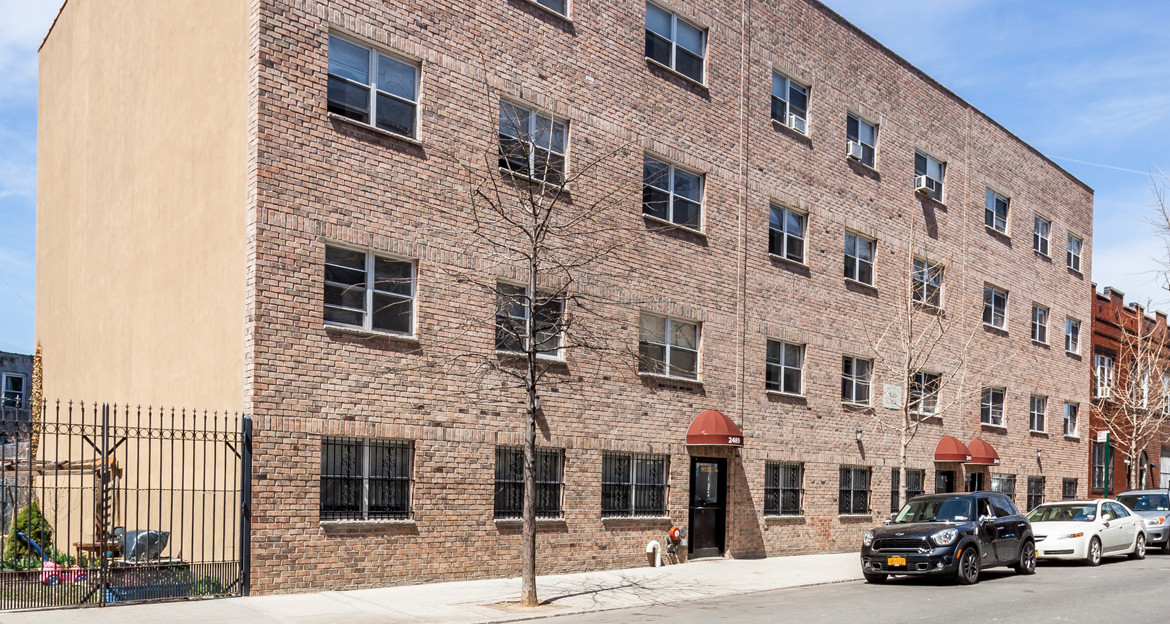 Belmont Townhouses in Bronx, NY - Building Photo