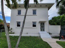 2450 SW 5th St in Miami, FL - Building Photo