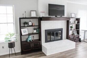 10023 Olmos Dr in Dallas, TX - Building Photo - Building Photo