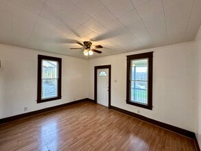 154 Elmwood St in New Castle, PA - Building Photo - Building Photo