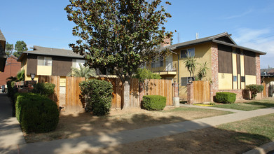 3331 E Sierra Madre Ave in Fresno, CA - Building Photo - Building Photo