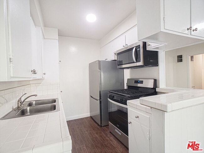 453 N Kingsley Dr in Los Angeles, CA - Building Photo - Building Photo