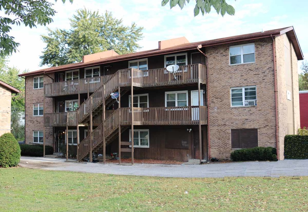 Brede Manor in Belleville, IL - Building Photo