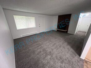2485 NE Division St in Gresham, OR - Building Photo - Building Photo