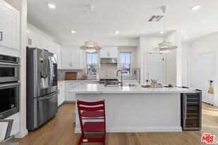 27751 Dyer Wy in Santa Clarita, CA - Building Photo