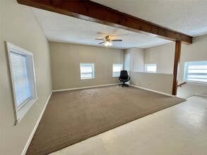 1125 N Valderas St in Angleton, TX - Building Photo - Building Photo