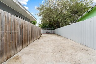 1850 NW 92nd St in Miami, FL - Building Photo