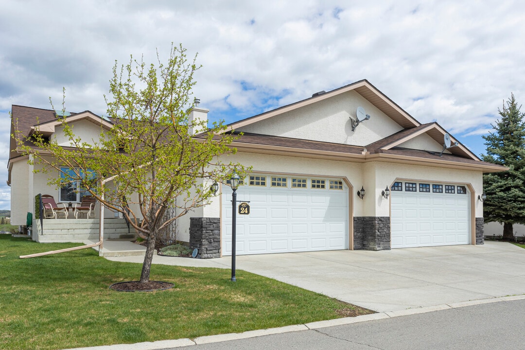 Sheep River Villas in Okotoks, AB - Building Photo