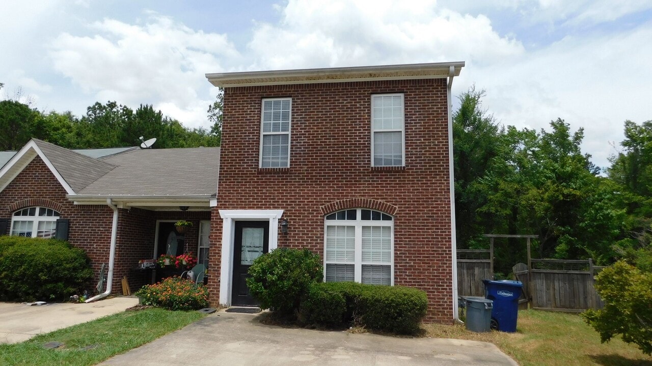206 Park Village Cir in Alabaster, AL - Building Photo