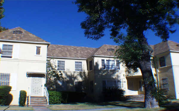 4204-4206 Sutro Ave in Los Angeles, CA - Building Photo