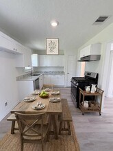 404 Elaine St in La Marque, TX - Building Photo - Building Photo