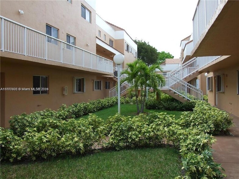 14909 SW 80th St, Unit 207 in Miami, FL - Building Photo