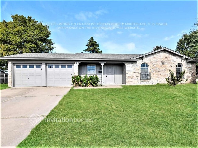 property at 318 SW Murphy Rd