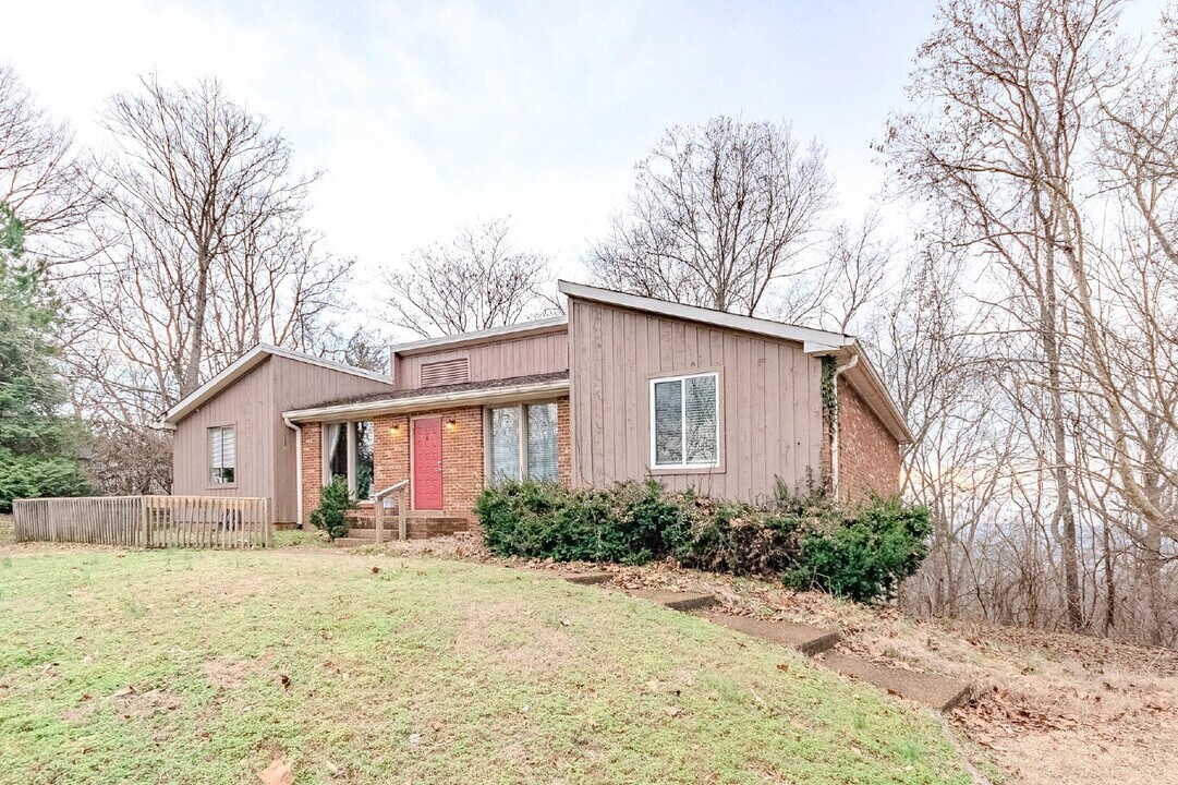 897 Stirrup Dr in Nashville, TN - Foto de edificio