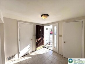 8315 Countryside Ln in Fogelsville, PA - Building Photo - Building Photo