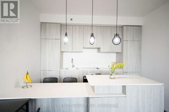 5 St Joseph St in Toronto, ON - Building Photo - Building Photo