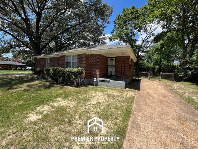 property at 3026 S Edgeware Rd