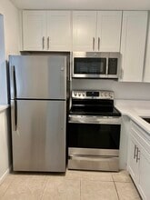 2480 Lake Osborne Dr in Lake Worth Beach, FL - Building Photo - Building Photo
