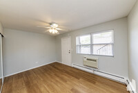 4536 N Dover St, Unit 4543-1c in Chicago, IL - Building Photo - Building Photo