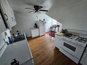 563 W Scott St, Unit 563 B W Scott St in Fond du Lac, WI - Foto de edificio - Building Photo