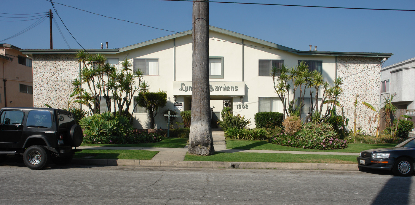 Lyndon Gardens in South Pasadena, CA - Building Photo