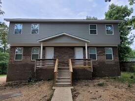1710 6th Pl Cir NW, Unit 1710 in Center Point, AL - Building Photo