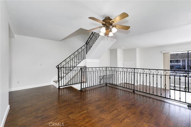 property at 8 Ima Loa Ct