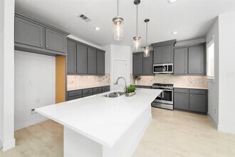 18823 River Overlook Ct in Cypress, TX - Building Photo - Building Photo