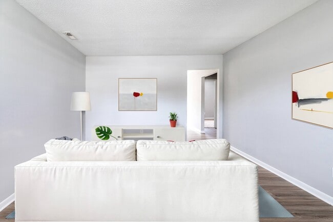 Lauradale in Jacksonville, NC - Building Photo - Building Photo