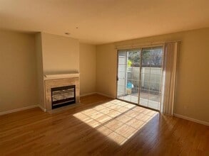 321 Treasure Island Dr in Belmont, CA - Building Photo - Building Photo