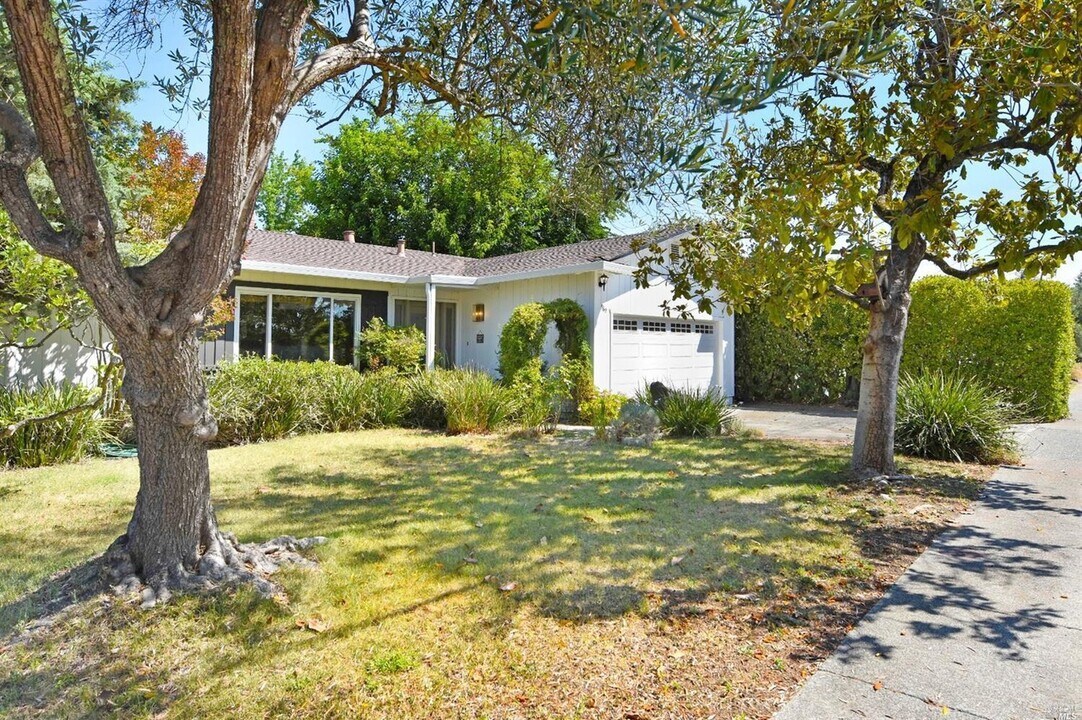 969 Madison Dr in Sonoma, CA - Building Photo