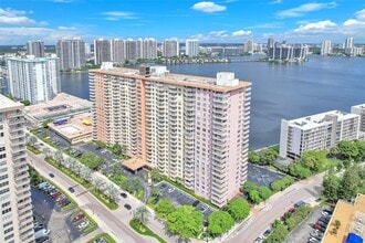 251 174th St in Sunny Isles Beach, FL - Building Photo - Building Photo