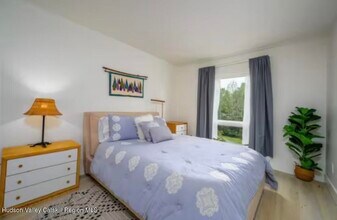 72 Hunter Dr in Hunter, NY - Building Photo - Building Photo