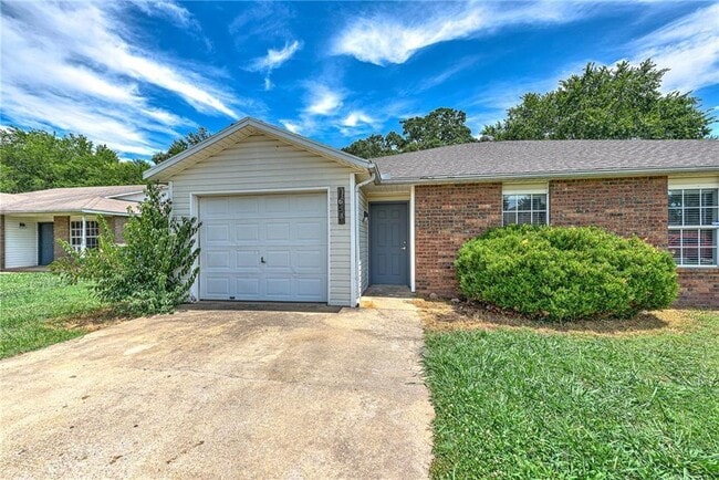 property at 1658 N Boxley Ave