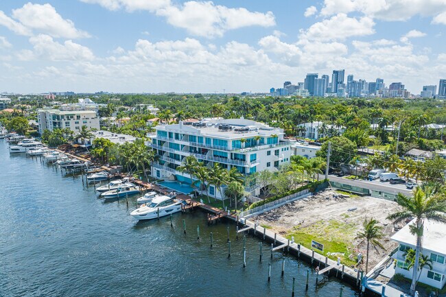 The Club at Hendricks Isle in Fort Lauderdale, FL - Building Photo - Building Photo